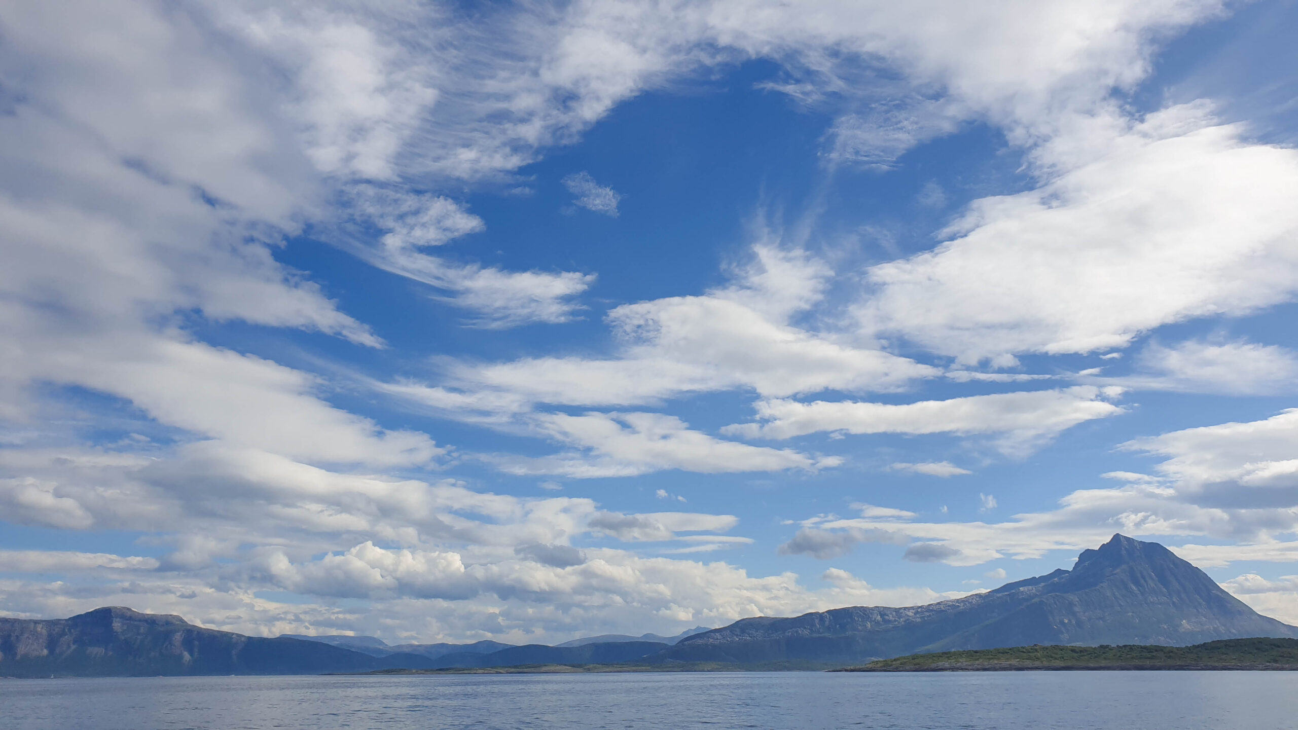 Blick zurück auf die Küste von Helgeland