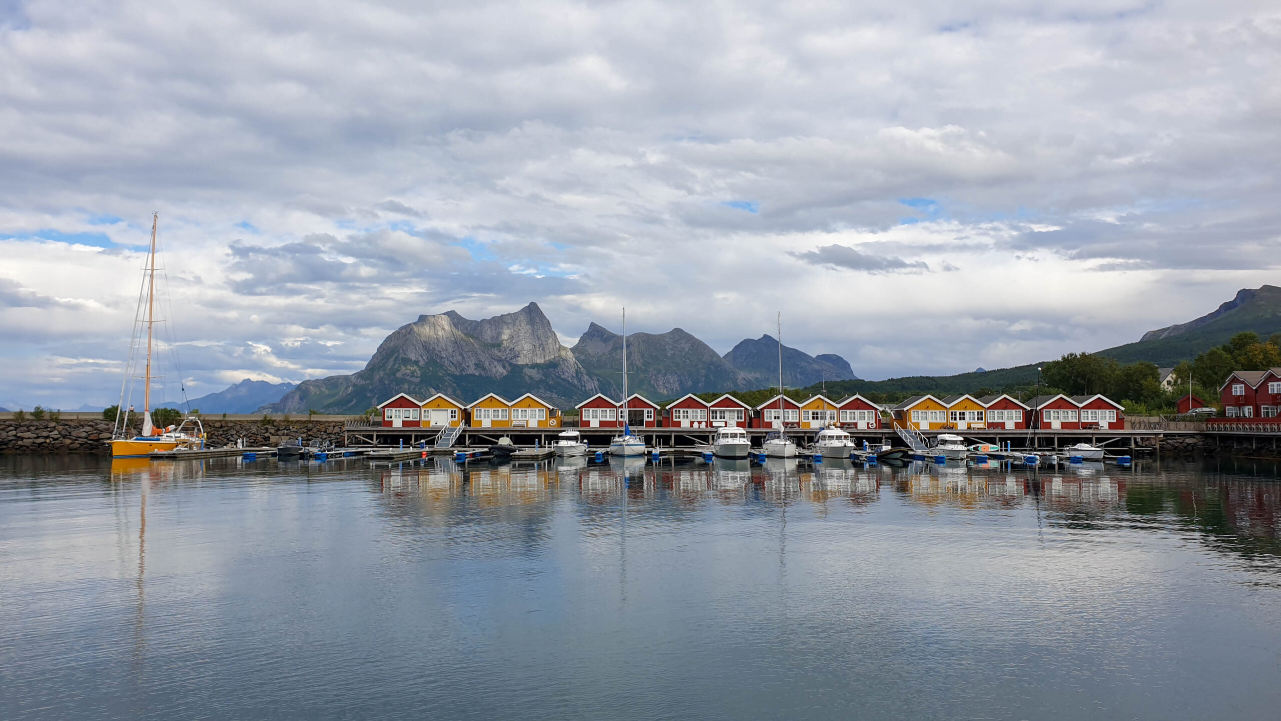 Stopp im Hafen von Kjerringøy