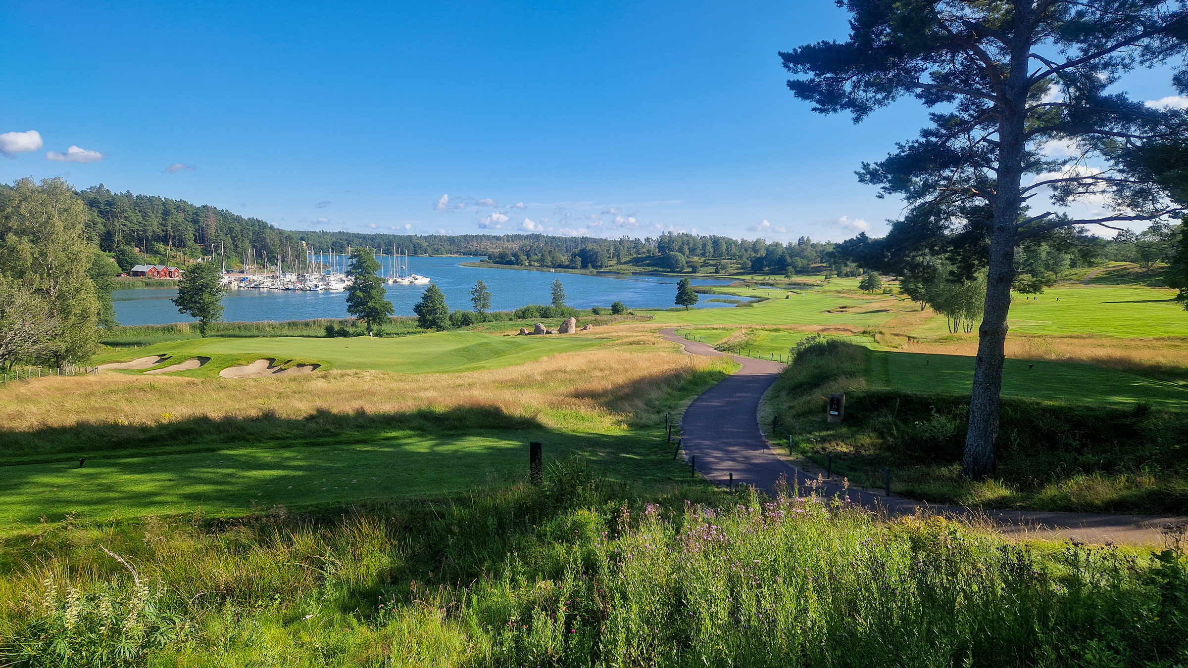 Hafen am Golfplatz - für uns unerreichbar wegen eines Kabels