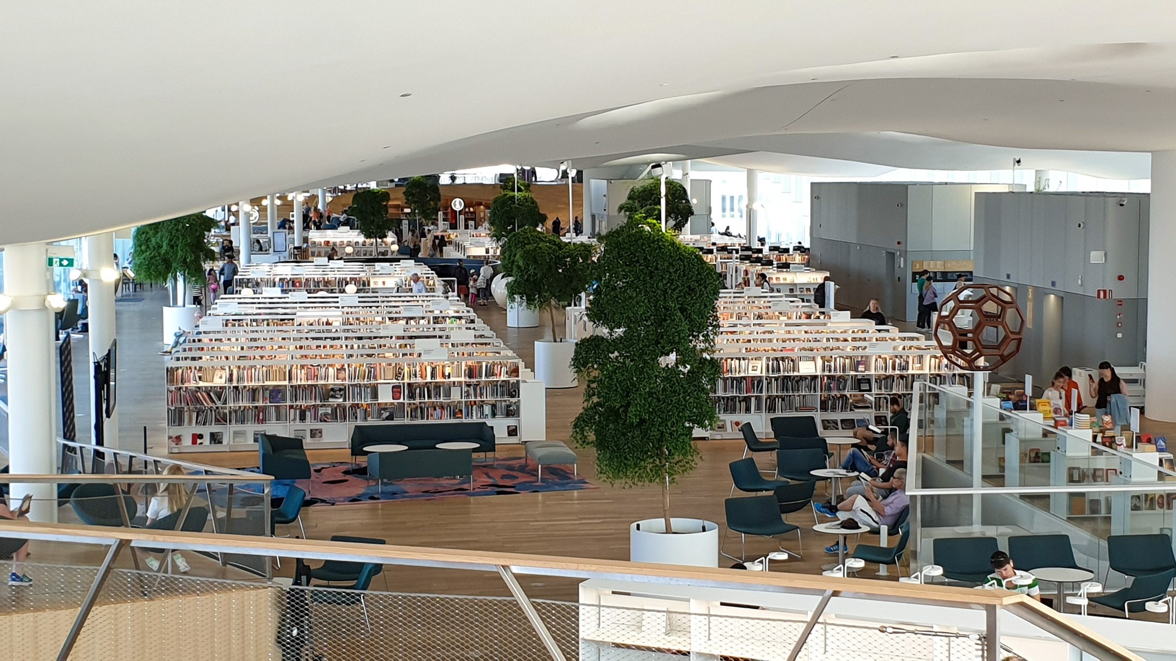 Modernes, helles Ambiente lädt zum Verweilen ein