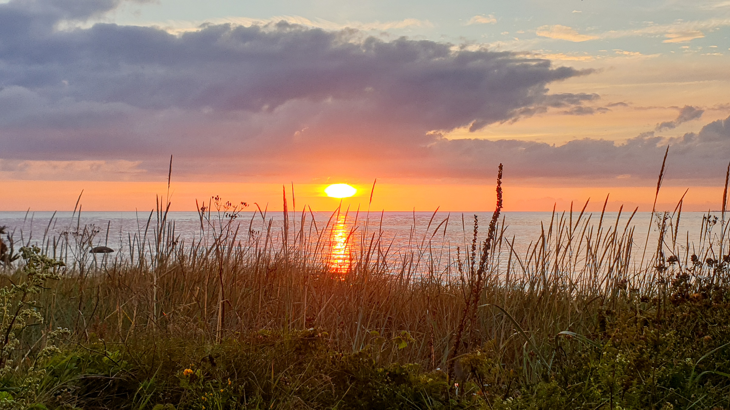 Traumhafter Sonnenuntergang in Dirhami