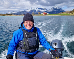 Mit dem Dinghy geht es zum Anfang der Dronningruta