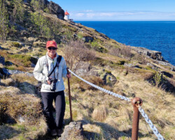 Hike around the lighthouse on Mount Knuten